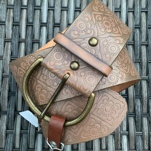 Gap Wide Light Brown Tooled Leather Belt w/ Brass Buckle